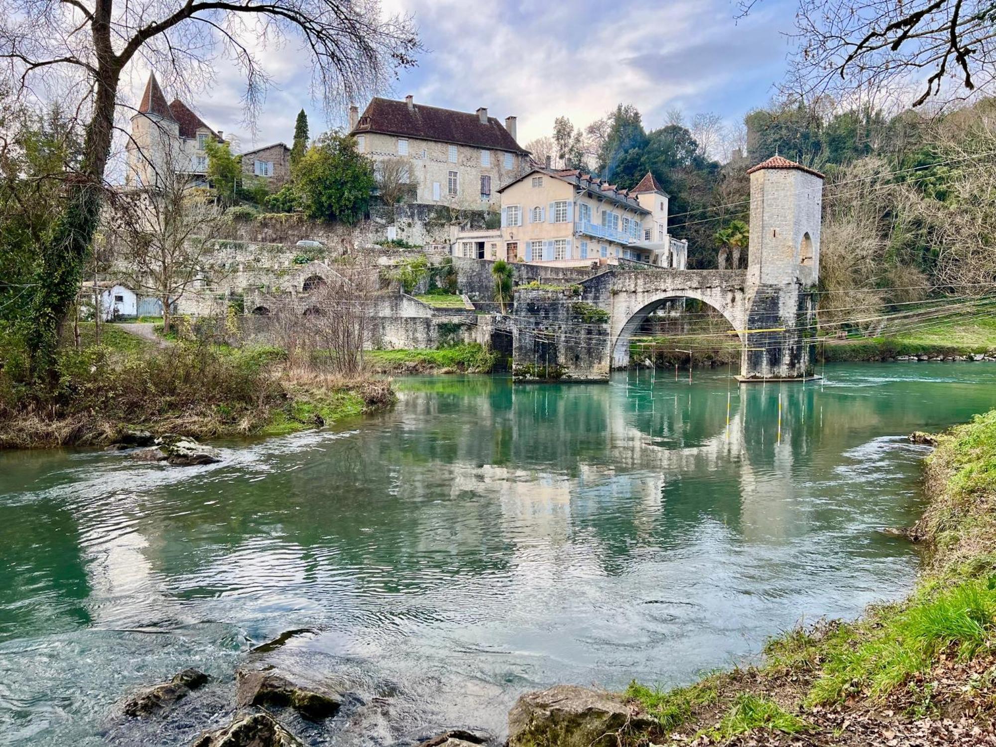 Chambres du Pont de la Légende Sauveterre-de-Bearn Exterior foto