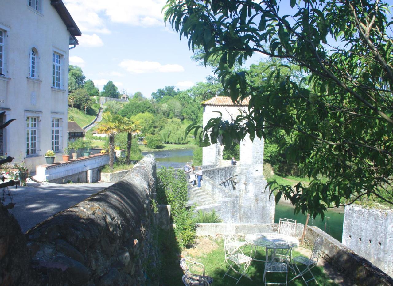 Chambres du Pont de la Légende Sauveterre-de-Bearn Exterior foto